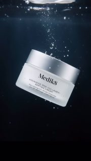Новинка від Medik8 @medik8_ukraine 🤩Те що тобі потрібно для анти-ейдж догляду ✅

Medik8 Advanced Pro-Collagen+ Peptide Cream
Антивіковий крем для пружності та щільності шкіри 💫

✨ Підтягує овал і зменшує зморшки
✨ Глибоко зволожує та відновлює бар’єр
✨ Підтримує вироблення колагену

Активи:

🧬 Growth Factor MiniProtein™ — стимулює колаген
⚡ NAD⁺ Longevity Booster — підтримка “молодості” клітин
🧪 Пептид карнозин — захист колагену
💧 Поліглутамінова кислота — зволоження + “пламп” ефект
🛡 Кераміди — відновлення бар’єра

Результат: більш щільна, пружна та сяюча шкіра ✨

💰5000 грн за 50 ml